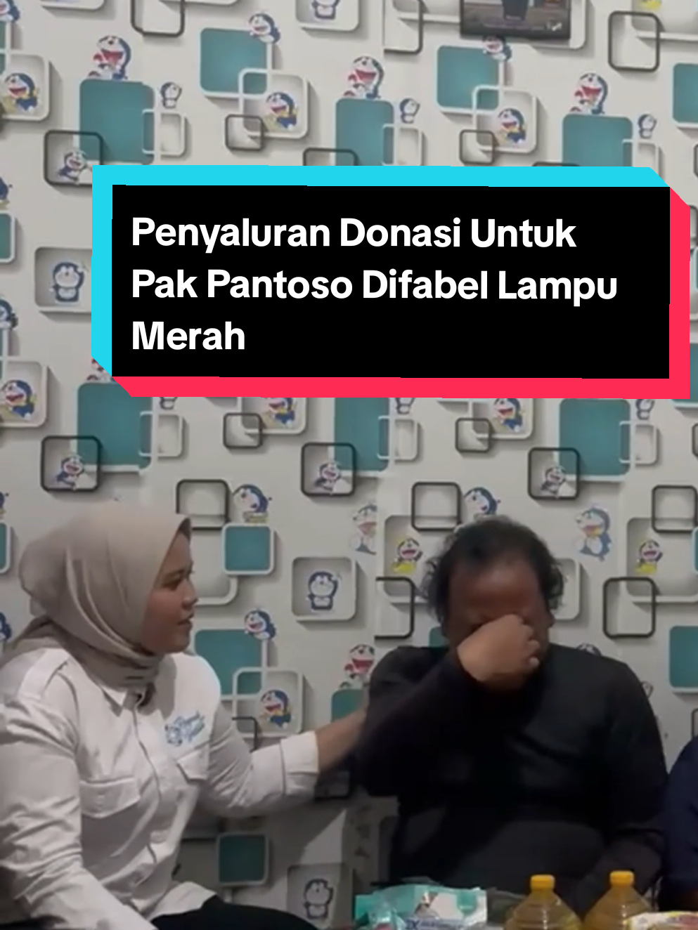 Membalas @ranireviani penyaluran donasi untuk bapak santoso Difabel Penjual koran di lampu merah... Tangis harus pak santoso setelah mendapat rezeki dari temen2 semua, bantuan dari kamu akan dipergunakan untuk modal usah dan jga membayar kontrakan bapak yang sudah menunggak... terimakasih buat kalian yg sudah peduli terhadap bapak santoso, semoga rezekinya makin lancar dan sehat selalu. amiin #fyp #viral #ayah #pejuangrupiah #berandatiktok 