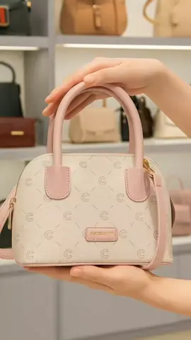 Tas Selempang Wanita,Tas Selempang Rekomendasi Bawa Gaya Eleganmu Ke Level Berikutnya Dengan Tas Selempang Premium Ini! Desain Mewah, Cocok Untuk Semua Acara, Tas Selempang Wanita. #TasSelempangWanitaKekinian #TasSelempangMewah #TasSelempangKekinian #TasSelempangMurah #TasFashionWanita 