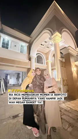 RIA RICIS MEMBAGIKAN MOMENT FOTO DI DEPAN RUMAHNYA YANG HAMPIR JADI. Bagaimana menurut kalian? #fyp #viral