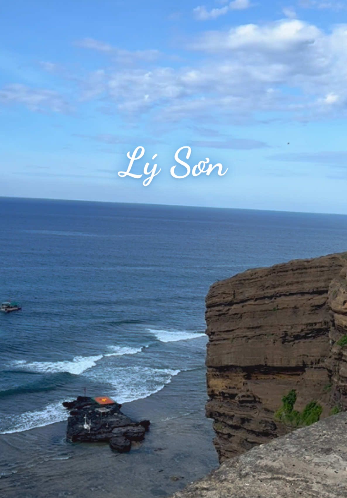 Đỉnh Thới Lới - Lý Sơn  Nơi mà biển cả và vách núi gần sát chân trời 💌🥰🌊☁️🐚#lysonisland #lysonquangngai #dinhthoiloi #lyson #viralvideo #xuhuong #vietnamtravel #travel 