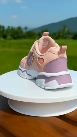 Sepatu anak Love ,sepatu anak perempuan terbaru  #sepatuanakperempuan #sepatuanaklucu #outfitanakcewek #sepatuanakgemes #shoesforkids 
