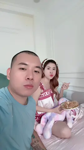Không ra đường thì vẫn thoa nha #tranngocphuongmai #mairisvietnam #sieuchongnangx6 ##phuongmaimairis #kemchongnang 