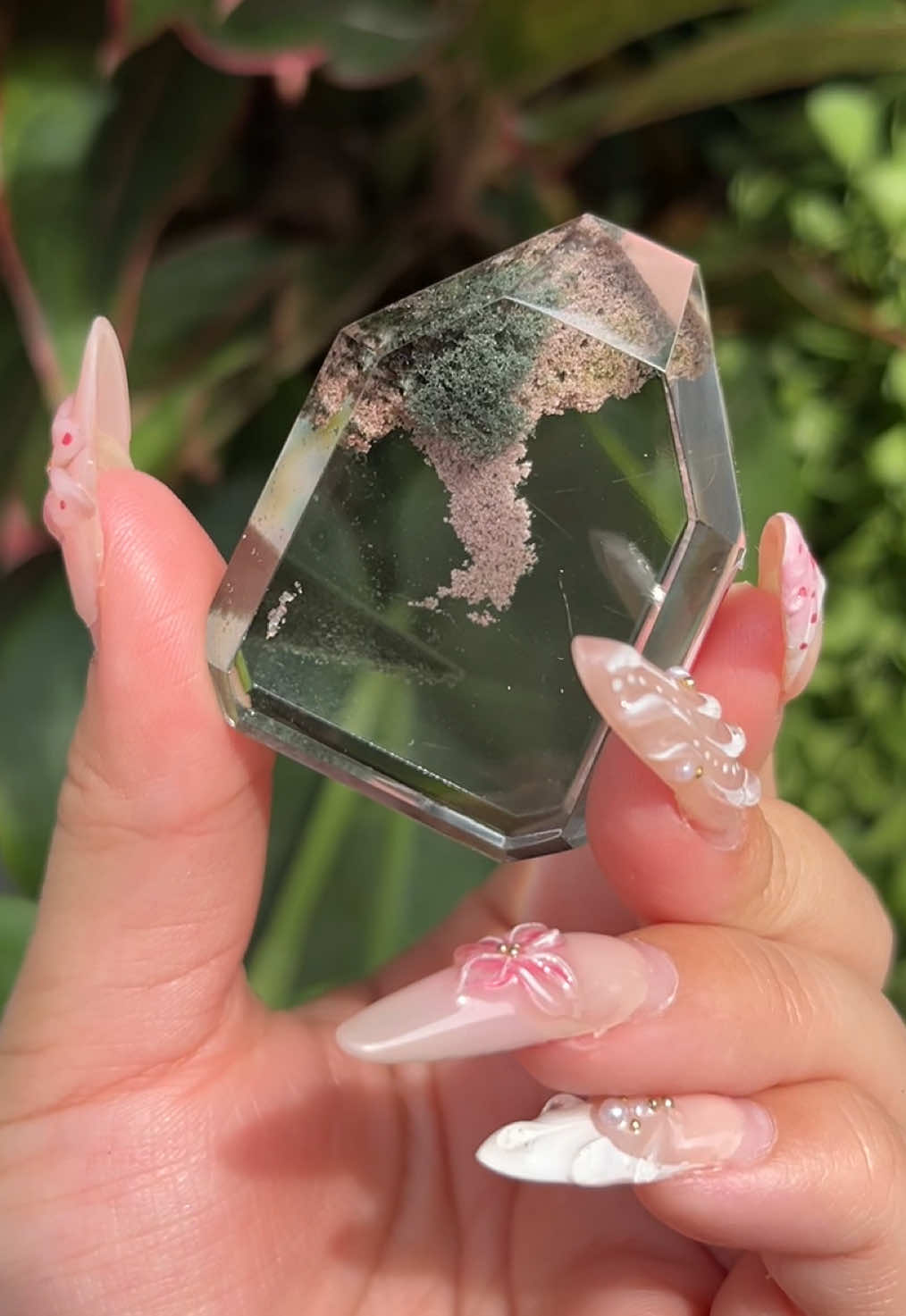 Thạch anh ưu linh nước 10A ❤️‍🔥Nhìn từ chiều dọc như vực sâu không đáy với đám mây giông ngày bão, nhìn từ chiều ngang như quang cảnh núi rừng với cây thông nghìn năm sừng sững. Một tác phẩm tuyệt đẹp với giá cả phải chăng đúng không mọi người 😍 #ưulinh #uulinh #thachanh #thachanhuulinh #xh #xuhuong #live #garden #tiktok #fyp 