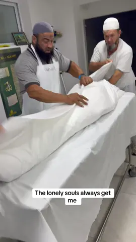 The lonely deaths always get me. When no one’s around. When no family is there to hold their hand. When the phone doesn’t ring for them. When no one claims the body. When we have to dig the grave, pray the prayer, and bury them like they were our own—because no one else came. It breaks you in a different way. You think about how they lived. Who they loved. Who loved them. Were they waiting for a call that never came? Were they hoping someone would show up? Wallahi, this life is short, and the loneliest thing isn’t dying alone—it’s being forgotten in the dunya and unknown in the akhirah. Check on your people. Don’t let someone you know become a lonely death. And make du‘a for those who passed alone. May Allah give them a light in their graves, and raise them with those who were never forgotten by Him. اللهم اجعل قبورهم نورًا، وارزقهم مؤنسًا في وحدتهم، واغفر لهم وارحمهم. Ameen.#death 