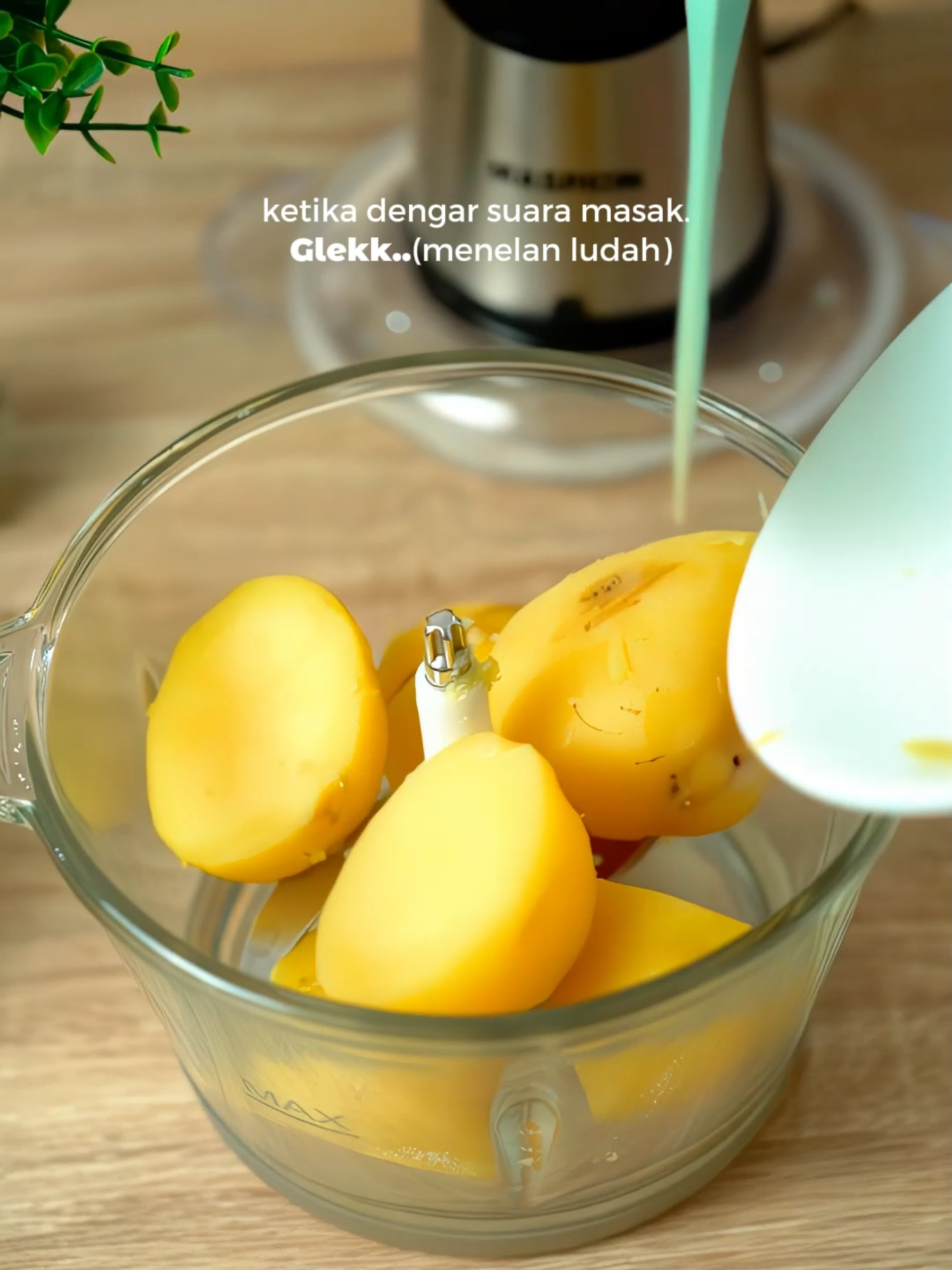 “Warning⚠️: Suara ini bisa bikin kamu cari cemilan jam 12 malam!” ASMR masak = ketenangan jiwa + lapar mendadak 😌🍟 #homeappliances #cookingware #localpride #belilokal #banggaproduklokal #maspionhome #kitchenware #kitchenappliances #cintaiprodukindonesia #produkmaspion #choppermaspion #masakansimple