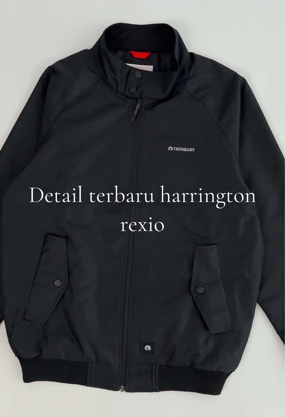 Detail baru Jaket harrington rexio ini pasti memberikan kenyamanan yang maksimal untuk kamu, buruan klik keranjang kuning nya dan checkout sekarang juga!! #troveast #trvst #startyourmove #jacket #windproof #rexio #harrington 