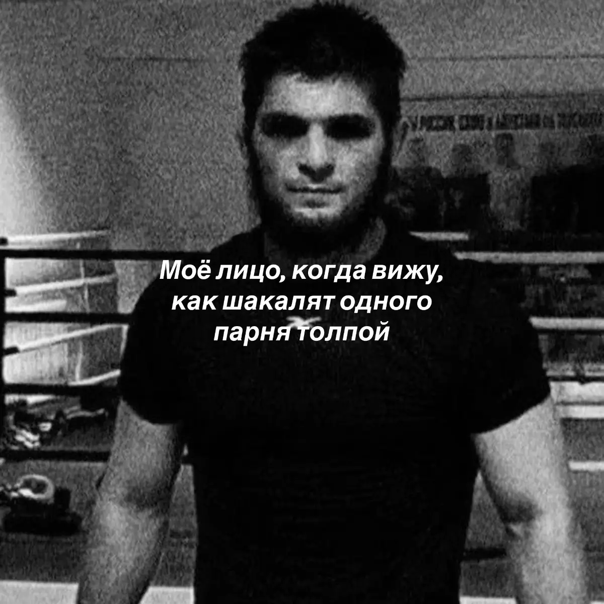 Charles Oliveira da Silva; род. 17 октября 1989, Гуаружа, штат Сан-Паулу, Бразилия) — бразильский боец смешанных единоборств, представитель лёгкой весовой категории. Начал профессиональную спортивную карьеру в 2008 году выступлением в региональных организациях, c 2010 года выступает в Ultimate Fighting Championship. Бывший чемпион UFC в лёгком весе. Занимает 3 строчку официального рейтинга UFC в лёгком весе.[1] и 15 строчку официального рейтинга UFC среди лучших бойцов независимо от весовой категории (англ. pound-for-pound)[2]. Боец смешанного стиля Чарльз Оливейра Оливейра с поясом чемпиона UFC Оливейра с поясом чемпиона UFC Общая информация Полное имя Чарльз Оливейра да Силва Прозвище Ду Бронкс (порт.-браз. do Bronxs) Гражданство  Бразилия Дата рождения 17 октября 1989 (35 лет) Место рождения Гуаружа, Бразилия Проживание Бразилия Сан-Паулу, Бразилия Рост 178 см Весовая категория Лёгкий вес (70 кг) (2008, 2017-н. в.), Полулёгкий вес (66 кг) (2012-2016), Полусредний вес (77 кг) (2008) Размах рук 188 см Карьера с 2008 года по н. в. Команда Chute Boxe Academy, Macaco Gold Team (2008–2018) Тренер Диего Лима Стиль бразильское джиу-джитсу, тайский бокс Степень мастерства      чёрный пояс 4 дан по БЖЖ      чëрный пояс по Тайскому боксу Смешанные единоборства Боёв 47 Побед 35  • нокаутом 10  • сдачей 21  • решением 4 Поражений 11  • нокаутом 5  • сдачей 4  • решением 2 Не состоявшихся 1 Другая информация Супруга Талита Роберта Перейра Дети Тайла (2017 г.) — дочь Доминик (2024 г.) —сын Twitter CharlesDoBronxs Instagram charlesdobronxs Статистика боёв на сайте Sherdog Логотип Викисклада Медиафайлы на Викискладе Биография Профессиональная карьера в MMA Титулы и достижения Личная жизнь Пей-пер-вью Статистика в профессиональном ММА Примечания Ссылки Сообщить об ошибке Последний раз редактировалась 9 дней назад участником Alex NB OT СВЯЗАННЫЕ СТРАНИЦЫ Чендлер, Майкл американский боец смешанных боевых единоборств Фергюсон, Тони американский боец смешанного стиля UFC 274  Википедия Wikimedia Foundation Powered by MediaWiki Если не указано иное, содержание доступно по лицензии CC BY-SA 4.0.