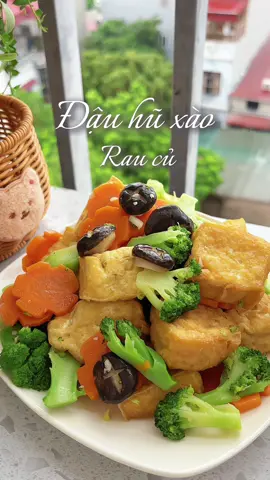 Một món chay thanh đạm cho mùng 1 đây ạ. Đậu xào rau củ ngon lắm lun #dauphuxaoraucu #comnha #monchay #cooking #venhaancom 