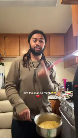 Said I was hungry & he stopped wtv he was doing to make me sum😭🤞#ilovemybf #fyp 