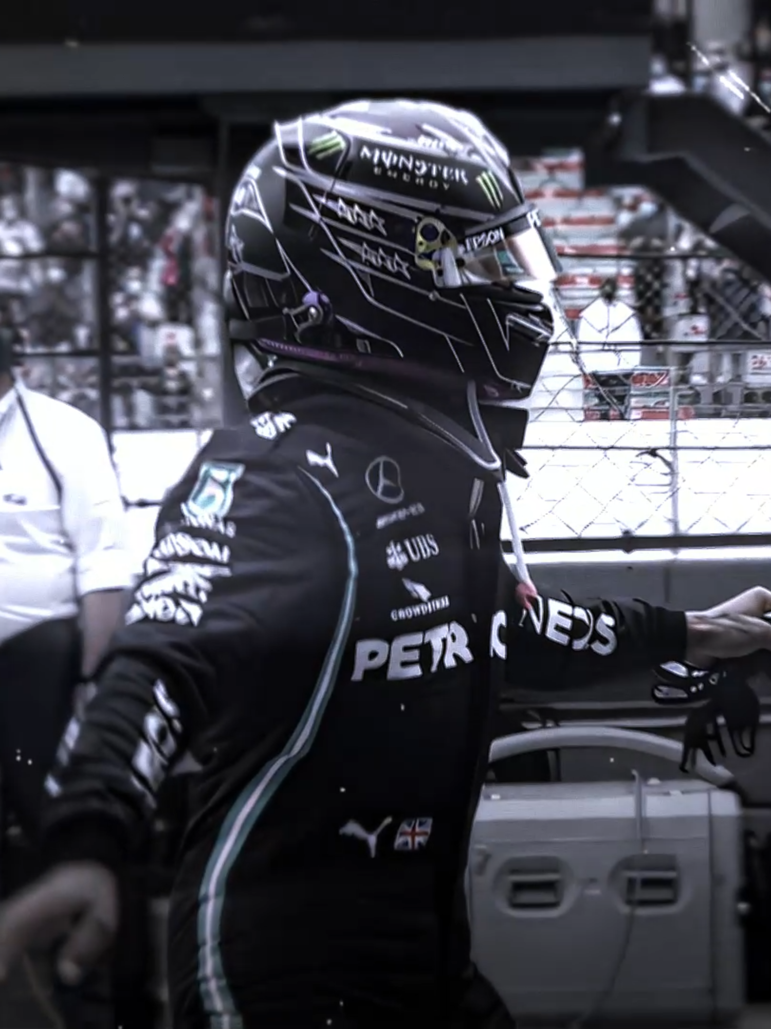 Lewis Hamilton >>> Max Verstappen #f #fyp #foryoupage❤️❤️ #formula1 #edit #xyzcba #f1 #f1edits #wdc #hamilton #ferrari #mercedes #silver #redbullracing #redbull #maxverstappen #posterboy #jynxzi @jynxziontwitch