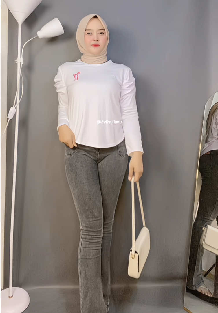 Cakep banget warna putih nya #ootdfashion #kaosviral #kaosmurah 