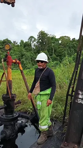 salah satu contoh sumur minyak dengan pump ESP dan bentuk mutiara hitam kekayaan alam indonesia #oilandgas #esp #rig #field #indonesia 