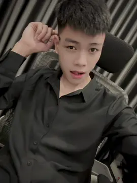 E là không thể…