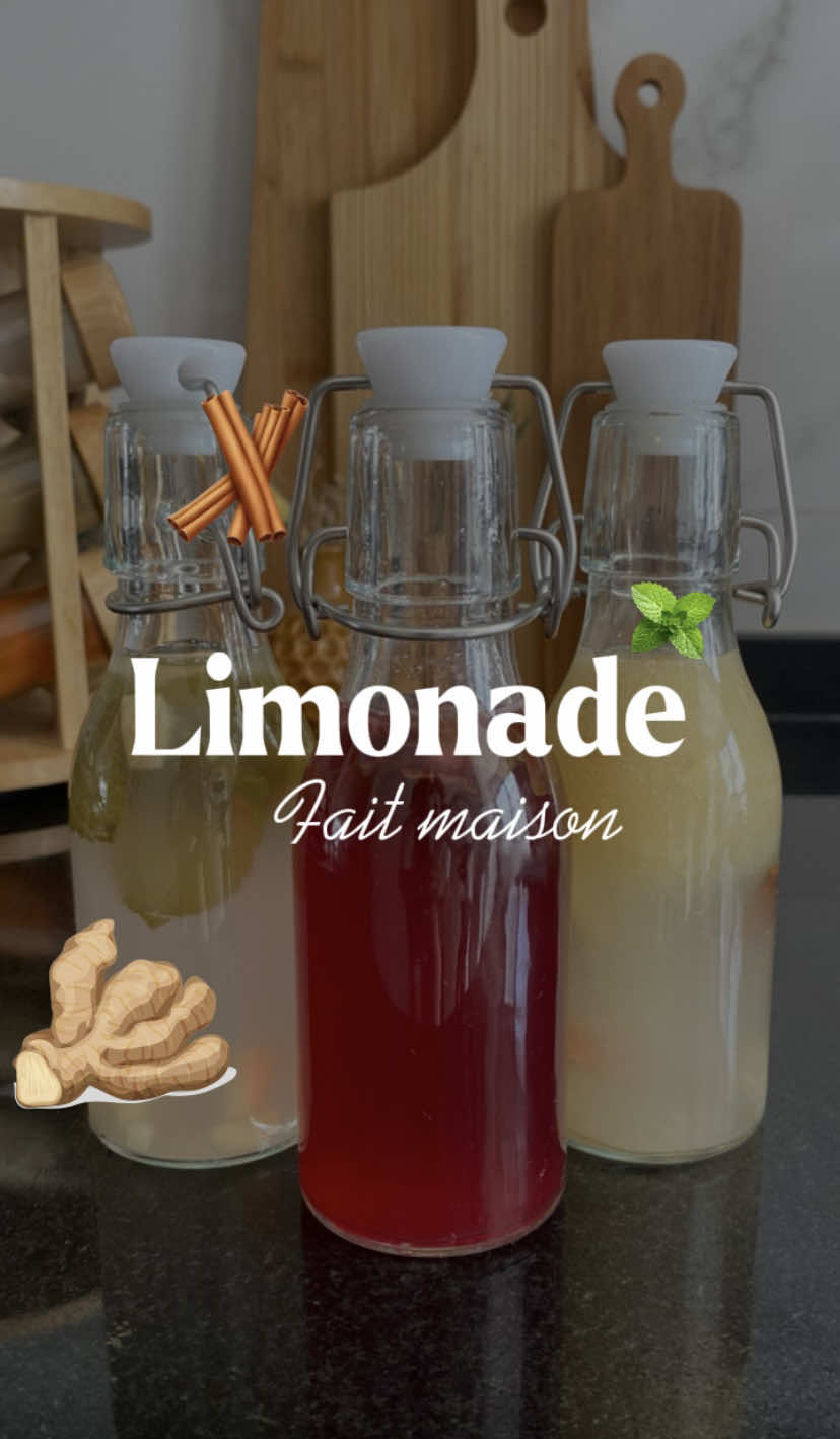 ✨Ce n’est pas une simple limonade… C’est une boisson fermentée naturelle et probiotique  Préparée maison avec seulement 3 ingrédients ✨ Elle soutient la santé intestinale immunitaire et même mentale grâce à l’axe intestin-cerveau 🧠🦠 Un vrai élixir d’été sain rafraîchissant et sans conservateurs 💧 • Riche en probiotiques naturels (Lactobacillus, etc.) • Améliore la digestion et réduit les ballonnements • Soutient la flore intestinale • Renforce l’immunité • Effet anti-inflammatoire et antioxydant grâce au gingembre • Favorise une bonne humeur via la sérotonine 🥤 Recette: 🌿 Préparation du levain de gingembre à faire 5 à 7 jours avant : 1 c. à soupe de gingembre frais râpé 1 c. à soupe de sucre  150 ml d’eau filtrée  👉 Dans un bocal propre mélange les 3 ingrédients Chaque jour pendant 5 à 7 jours : → Ajoute 1 c. à soupe de gingembre + 1 c. à soupe de sucre → Remue avec une cuillère en bois → Couvre avec un tissu propre et laisse fermenter à température ambiante ⚠️ Quand ça devient mousseux pétillant et légèrement acide → ton levain est prêt 🍹 Préparation d’une boisson probiotique maison : Dans une bouteille en verre à fermeture hermétique verse : 500 ml d’eau filtrée 3 à 4 c.à.s de ton levain de gingembre filtré (sans les morceaux) Le jus d’un citron ou d’un fruit au choix Un peu de sucre (1 à 2 c.à.s) pour nourrir la fermentation Optionnel : des herbes (menthe, basilic, louiza), des épices (cannelle, curcuma), ou des morceaux de fruits (fraise, ananas, pêche...) Ferme la bouteille hermétiquement et laisse fermenter à température ambiante pendant 2 à 3 jours Une fois légèrement pétillante, mets-la au frigo et consomme-la bien fraîche  🧼 Stérilisation des bouteilles  → Fais bouillir les bouteilles et bouchons 10 min puis laisse sécher à l’envers sur un torchon propre 🌡️ Conservation : Au frais, jusqu’à 7 jours 