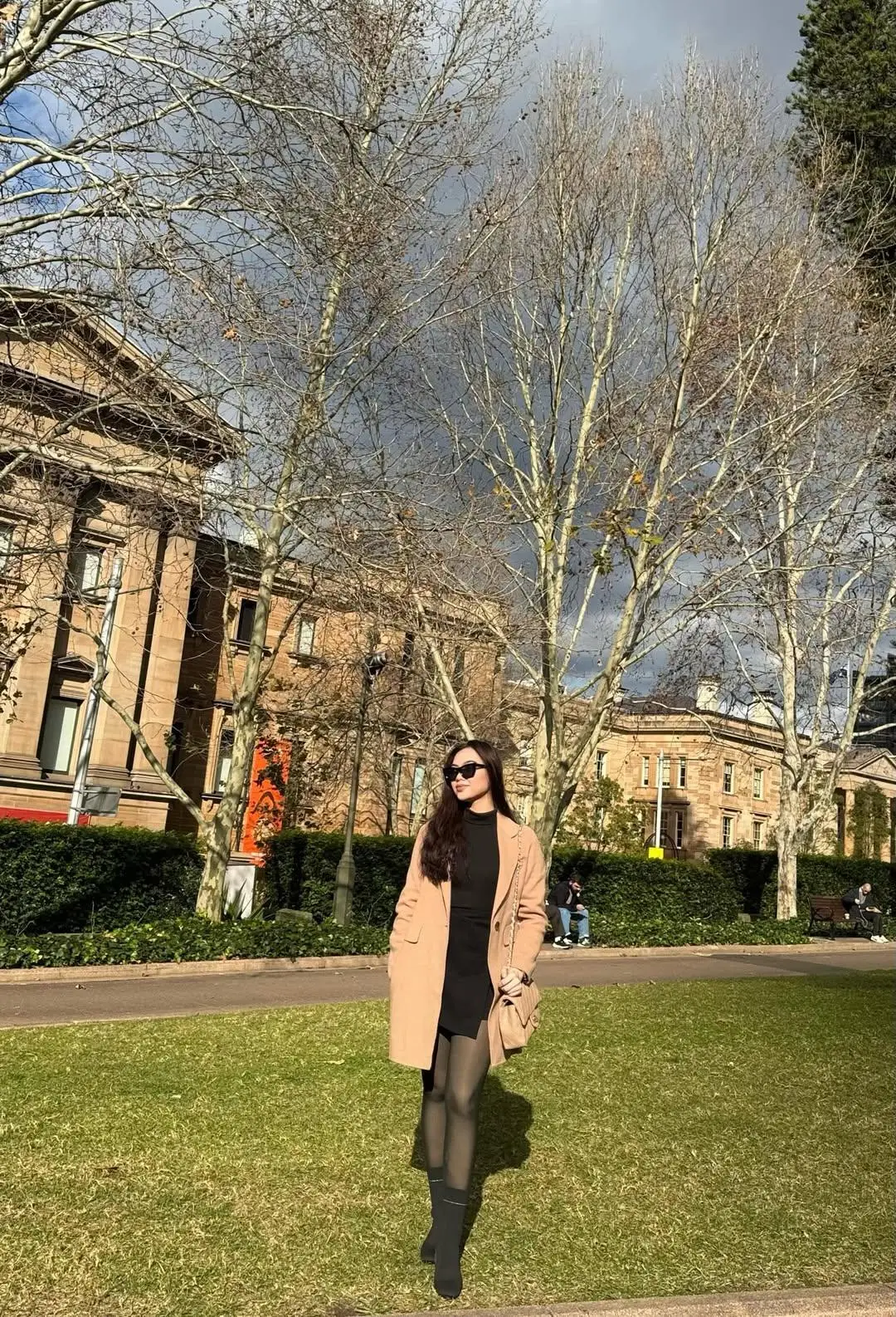 Enjoying autumn walks in Sydney is a fantastic way to experience the city's beauty.  Lang thang, dạo chơi ngắm vẻ đẹp mùa thu của thành phố Sydney nước Úc xinh đẹp.  #Sydney #autumn #walking #enjoyinglife #Australia