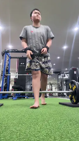 ไม่รู้ว่าฟอร์มถูกหรือเปล่าไม่ค่อยได้เล่น #deadlift 