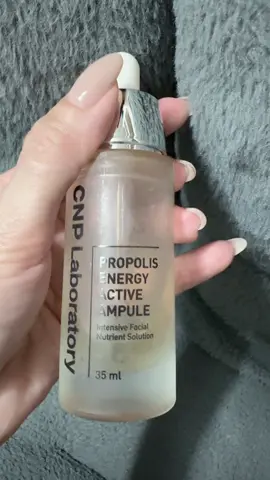 Giỏ hàng e có gắn link ạ mng tham khảo nhá. #SerumkeoongCNP này đỉnh ko còn gì để bàn cải lun ạ. Hot trên tất cả các sàn. Tinh chất keo ong tái tạo phục hồi da #CNP #Laboratory Propolis Energy Ampule 15ml