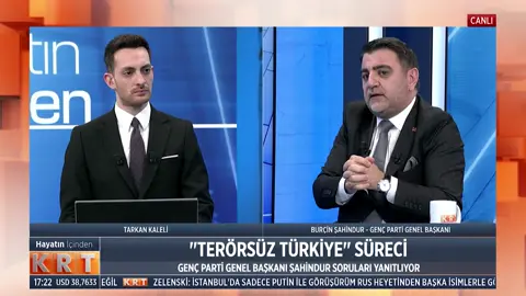 Unutanlara Hatırlatmak Gerekir “Çözüm süreci seçim için bir yatırımdır” dediğimizde bize laf söyleyenlere… “Bu süreç teröristleri güçlendirir” dediğimizde kulak asmayanlara… Yandaşlık uğruna gerçeği görmezden gelenlere… Bugün aynı isimler çıkmış, “bir gece ansızın terörist bölgelere operasyon olabilir” diyerek ekranlardan ahkâm kesiyor. Hani barıştı? Hani süreç kutsaldı? Ne değişti? Millet her şeyi not etti. Kimin ne zaman ne söylediğini, nerede durduğunu çok iyi biliyor. Gerçeklerin üstü örtülmez, hafıza silinmez.