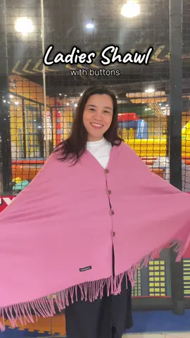 Ladies shawl with buttons. Hindi ka na mag-aalala na mahuhulog shawl mo dahil may buttons na.  #shawl #scarf #balabal #coldseason 