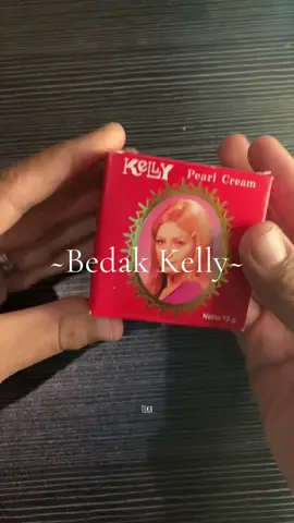 Memang sebagus itu bedak Kelly😍 aku udah 8 tahun memakai bedak Kelly dari aku umur 14 tahun smpai umur ku sekarang 23 . Yuks kalian yang mau cekout gass langsung aja jangan diragukan lagi #bedakkelly #kelly 