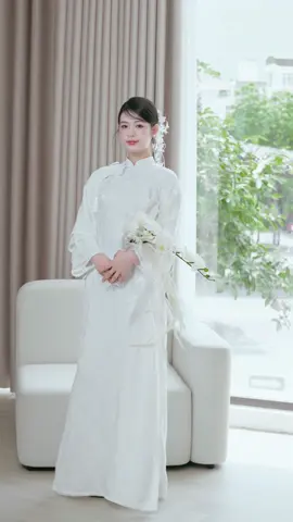 Áo dài ăn hỏi dáng xuông phù hợp mọi vóc dáng cho các nàng nha#HanaStudio #aodaicuoihoidep #ÁoDàiCưới #hanastudio #vaycuoicodau #trangdiemcodau 