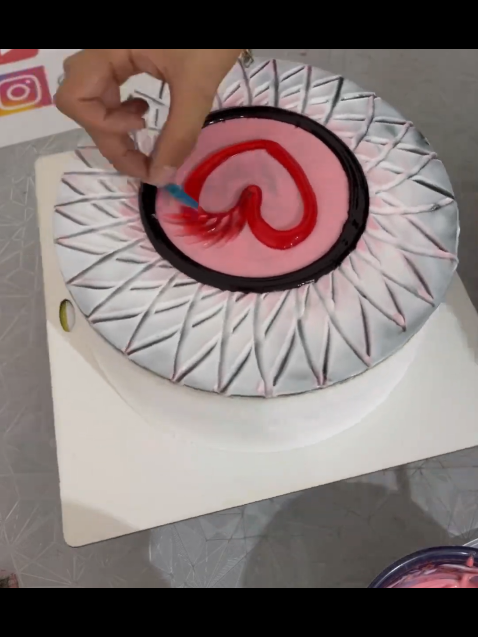 Beautiful Cake Decoration #cakedecorating #fyp #design 