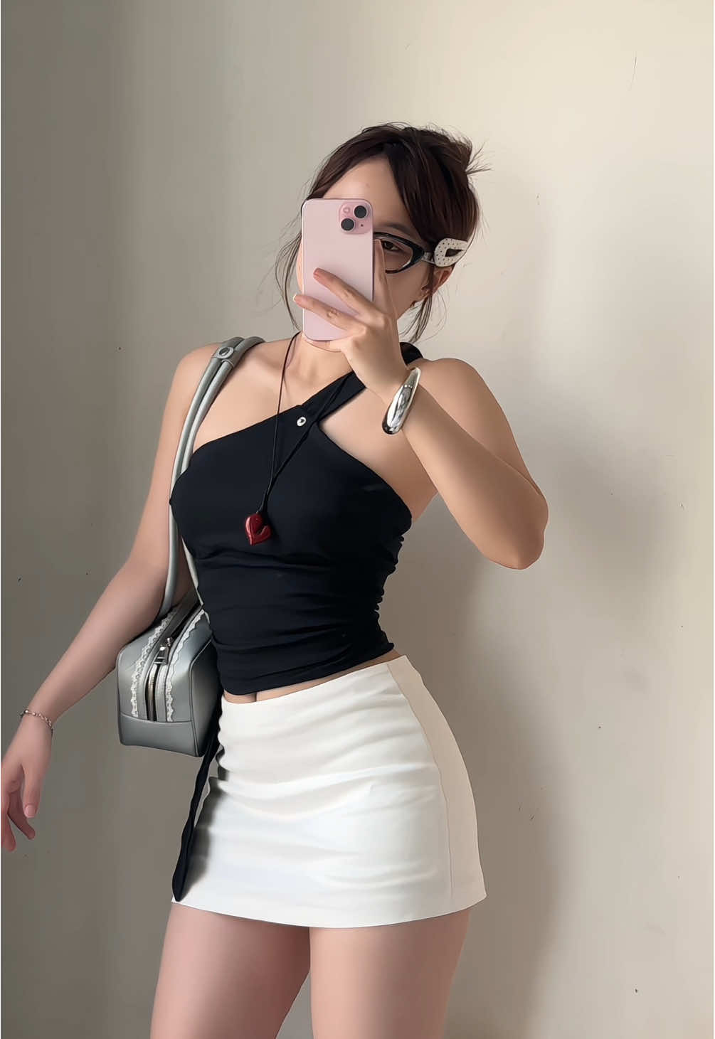 Nhất định phải có 1 em chân váy trắng ở trong tủ đồ 🍓🥰🍓 #chanvaytrang #chanvay #phoido #fybシ #xh #macdepcungtiktok 