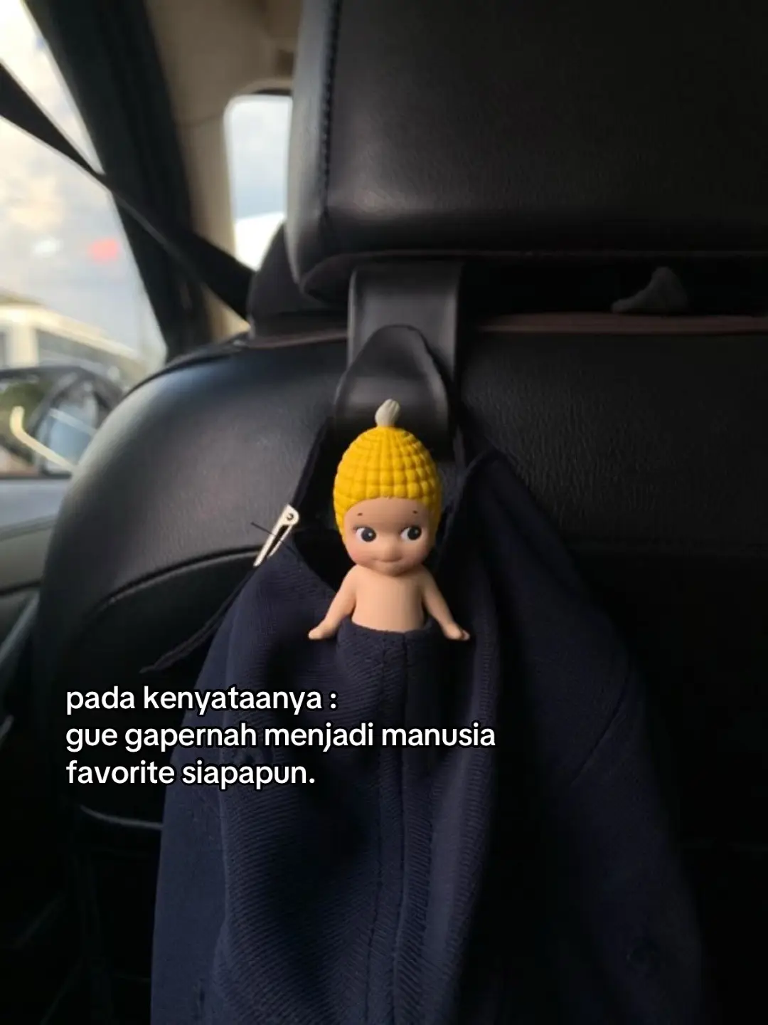gapernah dipilih apalagi diutamain. hidup sesingkat ini rasanya sayang bgt gada episode bahagia sedikit aja sblum gue pergi.