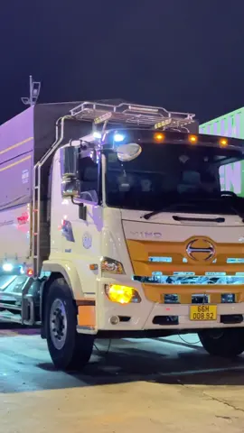Tắm rửa sạch sẽ rồi thì lên đường kiếm 💵 thoai 🤪 #vohongquy #xh #hino500 #xetai 