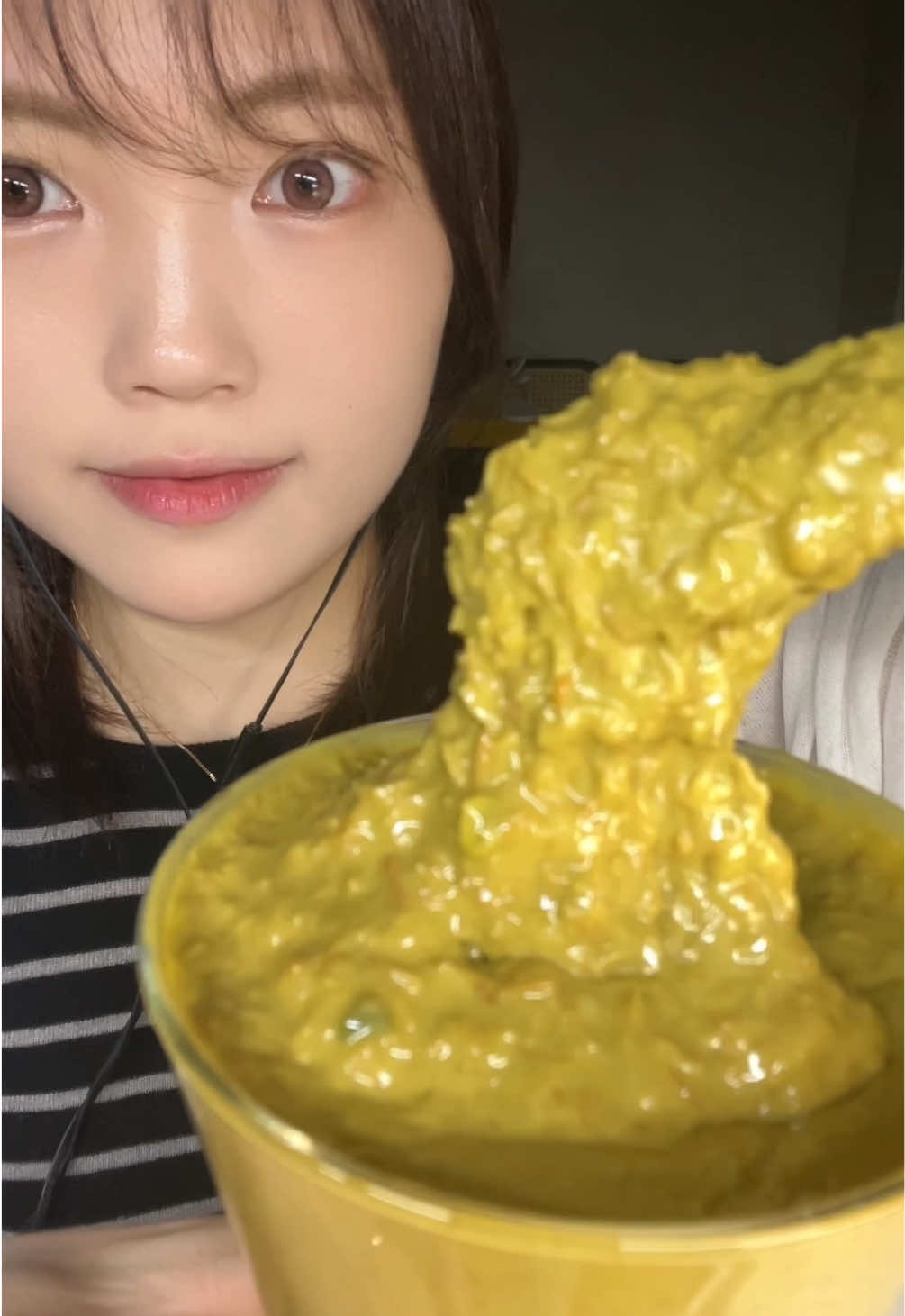 Pairing Chocolates with Dubai Spread 여러가지 초콜릿에 두바이 스프레드 곁들이기💚  #eatingshow #dubaichocolate #두바이초콜릿 #koreanmukbang #dessert #choco 