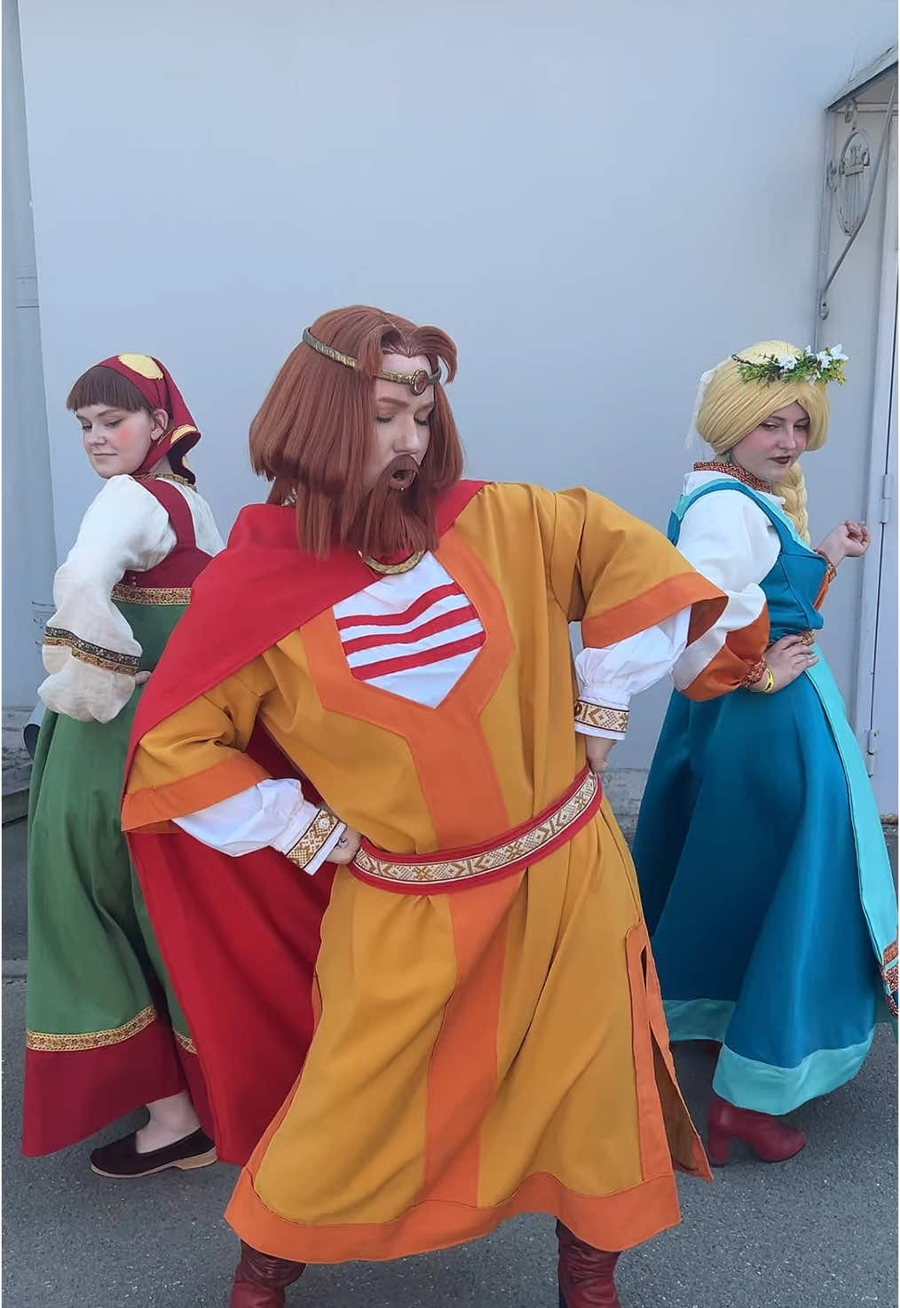 Ну полная макарена  @Keittilin @Baa-chan  #трибогатыря #князькиевский #князькиевскийкосплей #косплей #трибогатырякосплей #косплей #князь #настасьяфилипповна #любава 