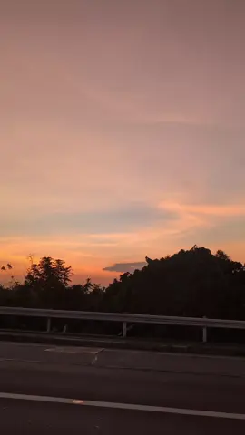 found a background music for an old random video on my phone #maki #kahel #kahelnalangit 