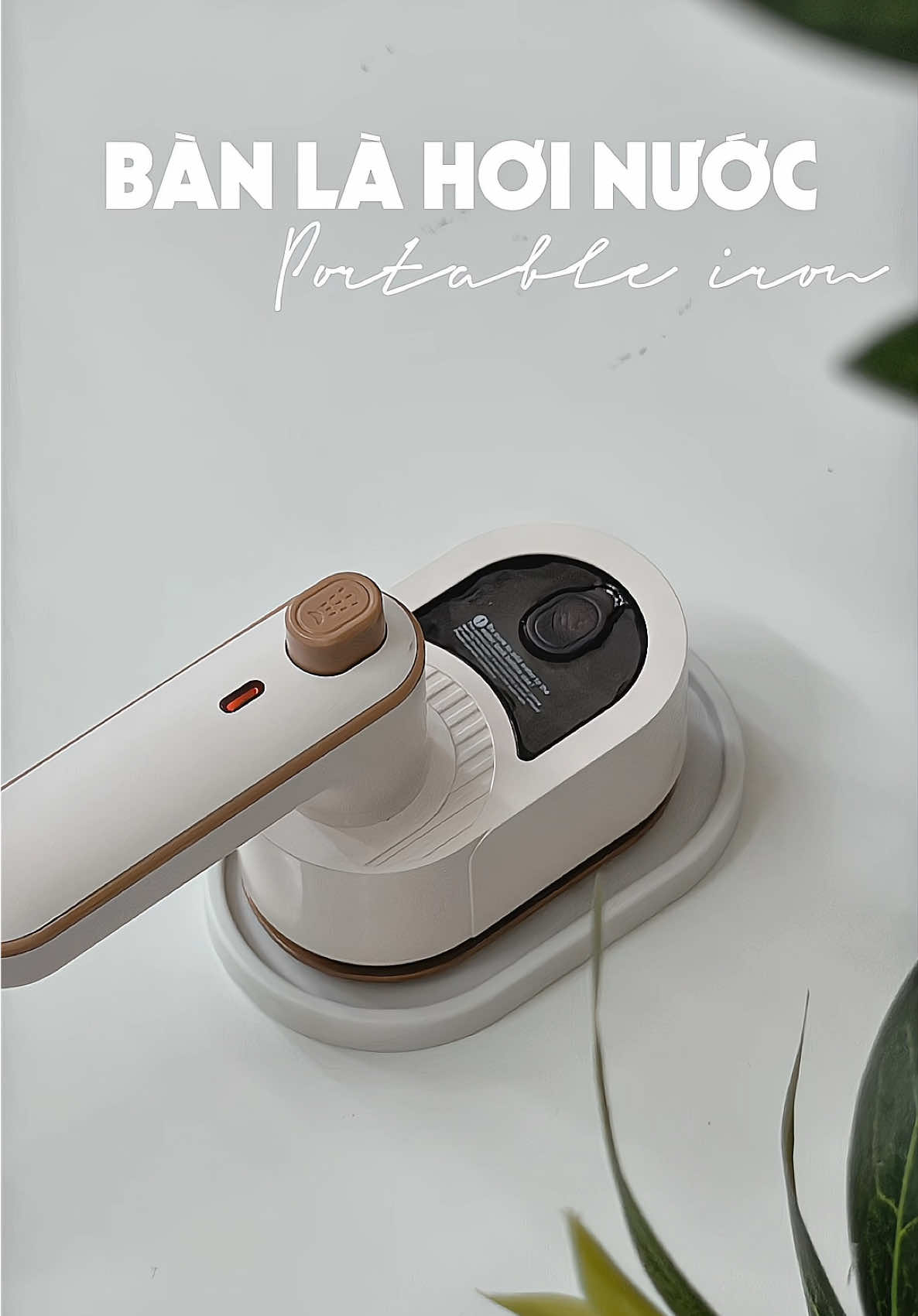 Bàn là hơi nước mini nhỏ gọn tiện lợi #banlahoinuoc #banlahoinuoccamtay #banuihoinuoc #banuicamtay #mebimsua 