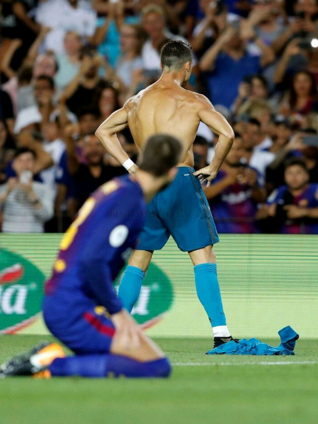 momen ikonik ronaldo 🥲  #foryoupage #presetalightmotion #editzbola⚽ #cristianoronaldo7 #realmadrid #masukberandafyp #sepakbola #xyzabc #barcelona 