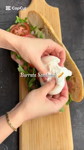 waarom €18 betalen als je dit thuis in 5 minuten kan maken, voor maar €5? 🤌 #CapCut #brunch #brunchtok  #lunch #Recipe #sandwich #breakfast #fyp #halal #FoodTok #foryou #viralvideos 