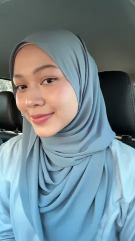 Replying to @Nurlailakhalysa quick tutorial pakai getah ikat belakang. Confirm tudung you takkan gerak langsung 💗😭✋🏻@WH SCARVES  #hijabstyle #shawltutorial #hijabtutorial #hijab #shawl 