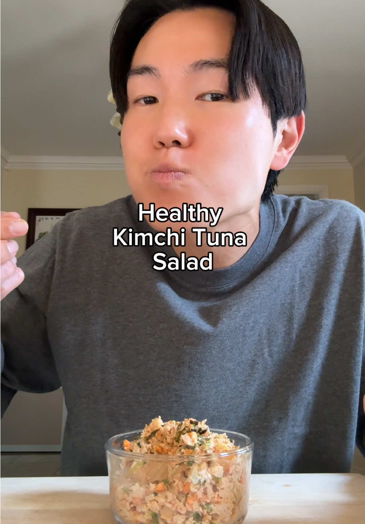 High protein (35g), low calorie, and so good for your gut health. Kimchi tuna salad (with no mayo!) 🐟 #tunasalad #tuna #kimchi #highprotein #lowcalorie #healthyrecipes  Ingredients:  - tuna  - carrots (2 tbsp) - celery (1) - green onion (1) - kimchi (1/4 cup) - furikake or dried seaweed (as desired) Sauce ingredients: - olive oil (1/2 tbsp) - soy sauce (1/2 tbsp) - Greek yogurt (2 tbsp) - sesame oil 1 tsp)