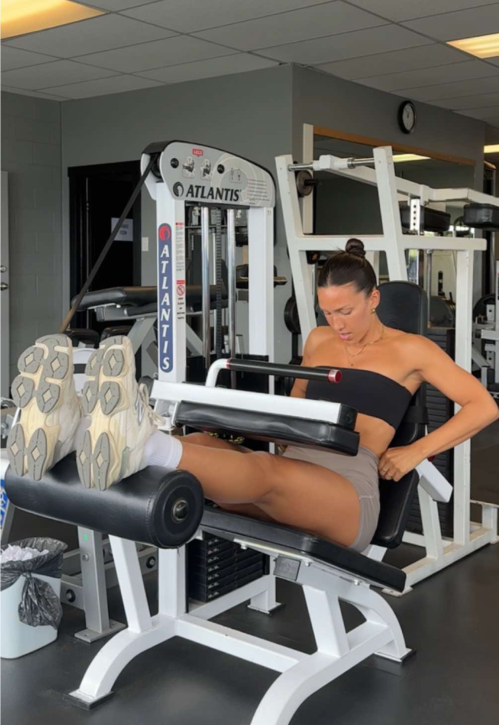 the workouts you need are in my bi0 come join me girls 🤍 #armworkout #backworkout #upperbodyworkout #tonedarms #tonedbody  