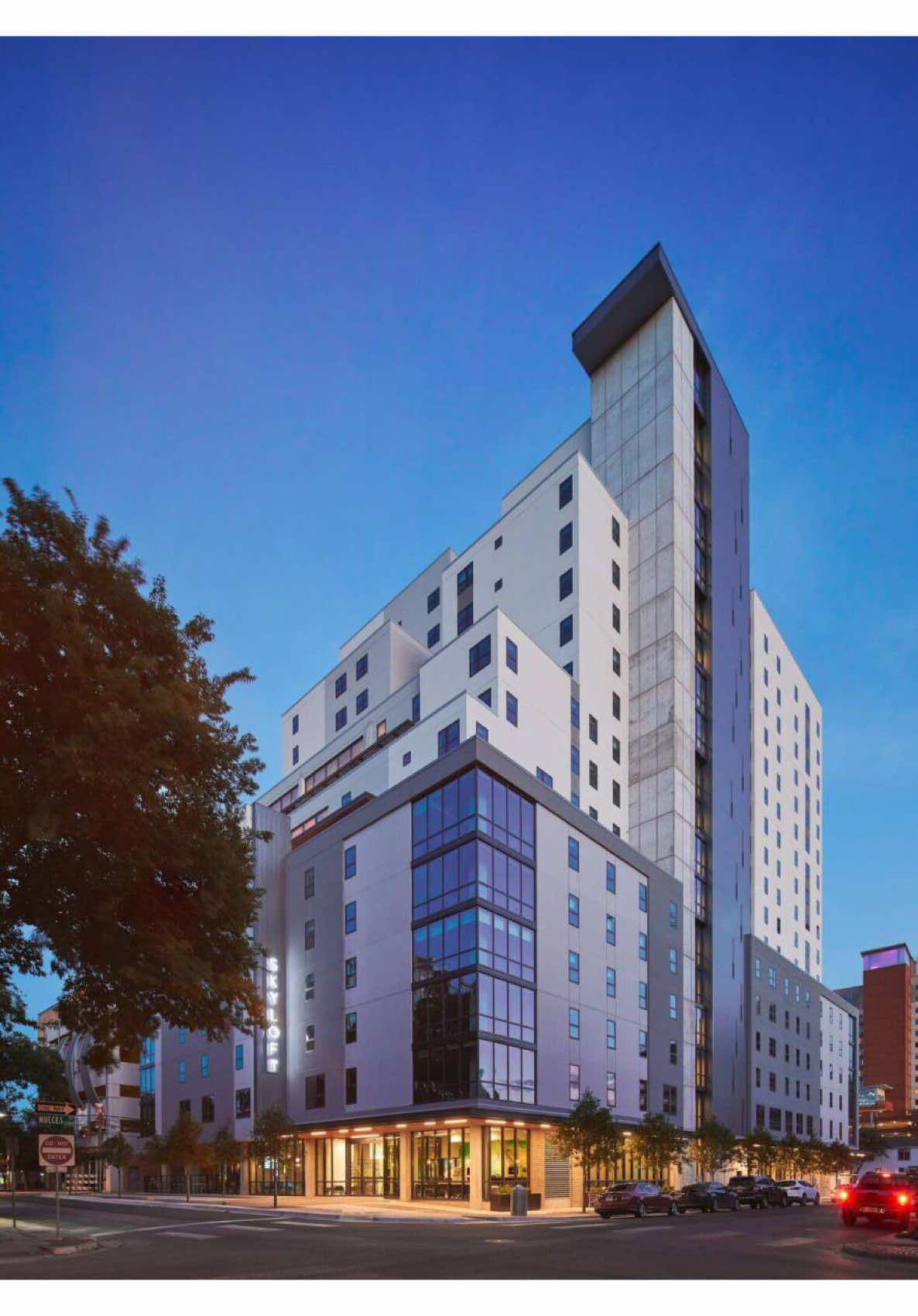 When your rent is $999 on 4x3s OR you get the first month free on ALL other floorplans… yeah, we shook on it😮‍💨                                  #skyloftaustin #utaustin #utaustintx #apartment #clsliving 