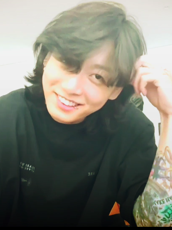 His long hair era>>>>>>>>😭🫀 #ksthetics #jeonjungkook #jungkook #jk  #s♡z #btsarmy #army #bts  #foryou #ot7 #btsarmyforever #pakistanibtsarmy🇵🇰🇰🇷 #Love #edits #views #fyp #viral 