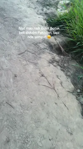 Kesian bah kehabisan aiskrim 😂 #Hiking 