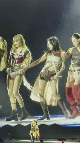 BOOMBAYAHHHH @blackpinkofficial #fyp #blackpink #blackpinktoronto #boombayah 