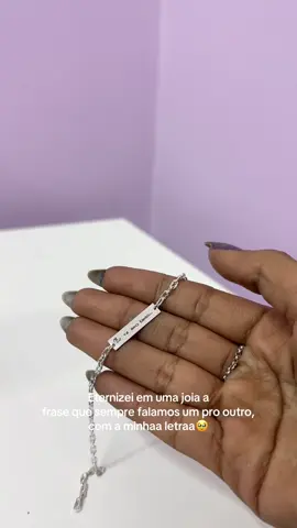 o presente maiss especial que ja fizz...🥹✨💜 #pulseirapersonalizada #pulseiracomfrase #pulseiradecasal 
