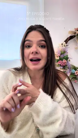 Olhe pro seu corpo no espelho hoje e diga em voz alta: “Obrigada por me carregar até aqui.” O corpo que pariu merece reverência, não julgamento. #puerperio #posparto #maeemconstrucao #maternidade #saudedamulher 