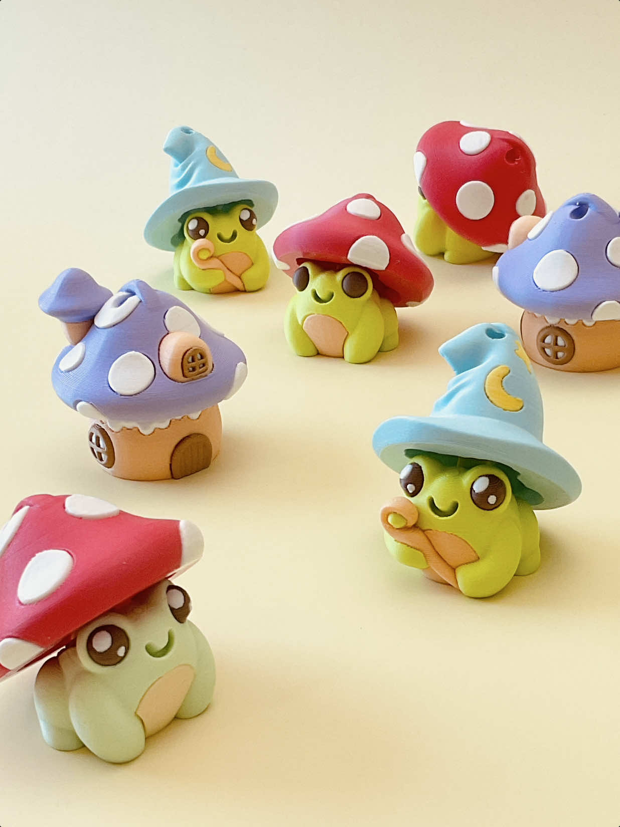 I’ve always loved frogs in magical forests, so I turned themand their little house into clickers!🐸🍄 These are definitely some of my favorite designs so far. I’m really enjoying creating more detailed 3D-style pieces! If you’d like to print them with your 3D printer, the files are available on my Patreon, @Thangs3D and @cults3d 