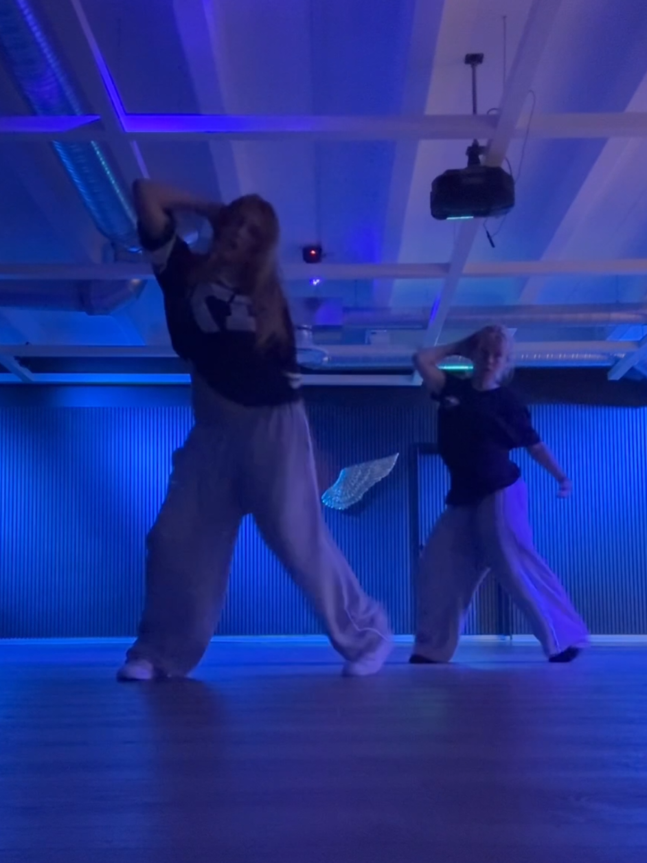 Friday Vibes🔥 @ellen🪩🐚🍸  DC : @Kiana  #Dance #Lightsdownlow #Choreo #Hiphop #Girlyhiphop #fypツ #viral 