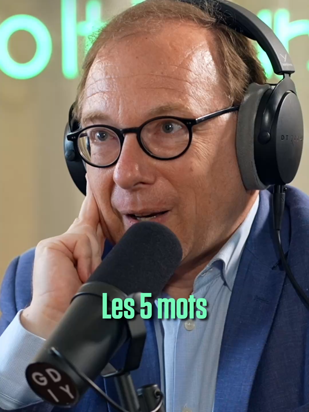 Les 5 mots à bannir de votre vocabulaire 🤬 “Etre”, “Avoir”, “Dire”, “Mettre” et ”Faire”… une paresse langagière qui sape votre crédibilité. Un épisode à écouter absolument pour comprendre comment la parole peut changer votre vie.  Attention, vous tunnels ne seront plus jamais les mêmes. 👉 À retrouver dès maintenant sur toutes les plateformes audio (Apple Podcast, Spotify, Deezer...) et sur YouTube.