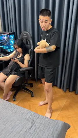 Tập bế con nhưng nói nhiều hơn bế :))) #TrẻConLàmBố #MẹVàBé #Vobau