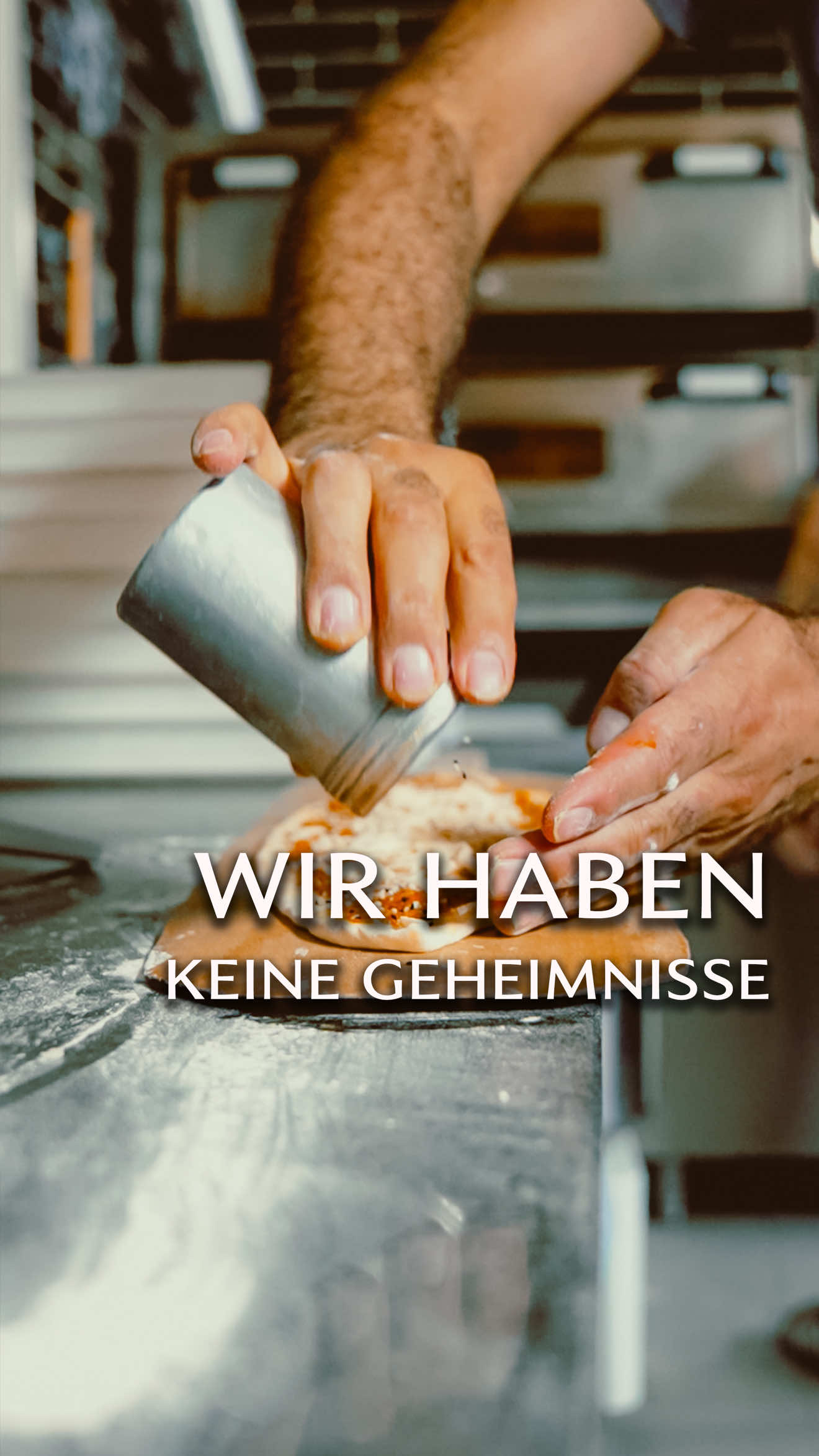Viele fragen nach dem Rezept.👨🏽‍🍳 Aber bei uns gibt’s keine Tricks,  nur Liebe.🫶🏽  Frisch. Hausgemacht. Baba.😎 Und so gut, dass du’s vermisst,  wenn du mal fremdgehst. 😏🥙 #fyp #döner #streetfood #FoodTok #FoodLover 
