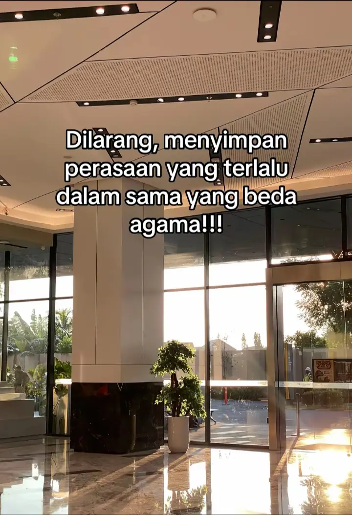 “Seamin tak seiman. Kisah yang hanya bisa selesai dengan air mata, bukan pelaminan.” #bedaagamaitususah #fypシ゚ 